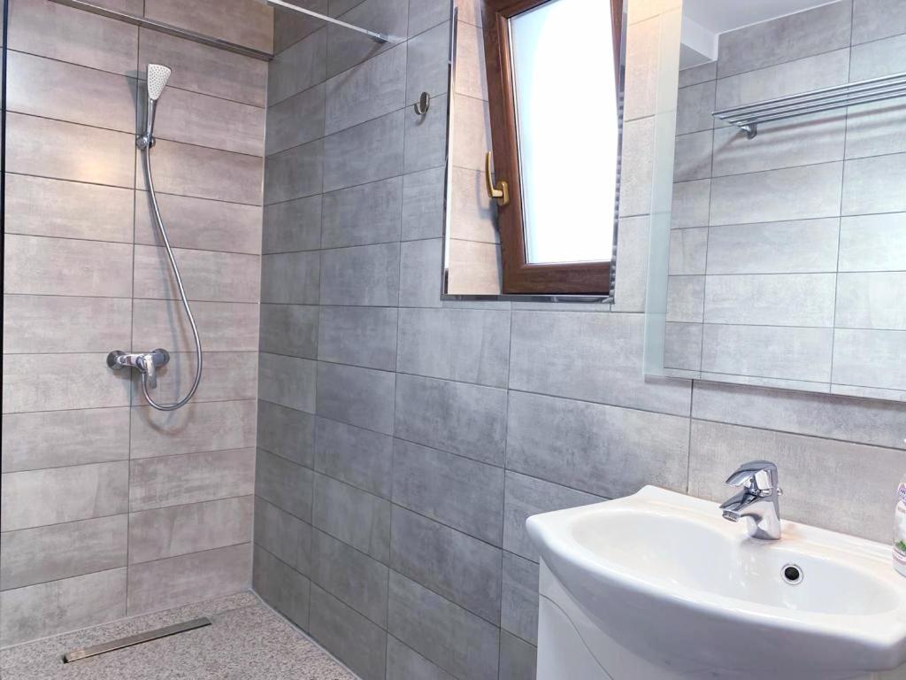 Casa Topazz Тыргу-Жиу Экстерьер фото
