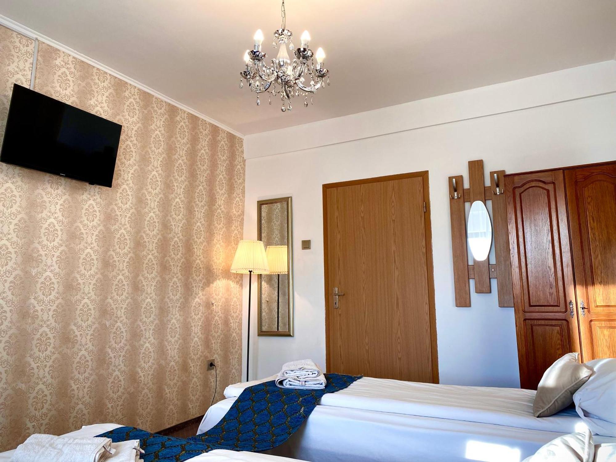 Casa Topazz Тыргу-Жиу Экстерьер фото